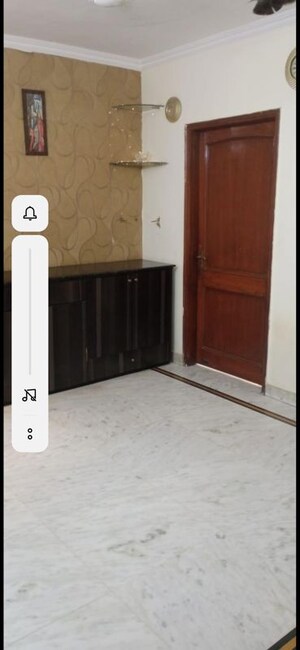 Room in 2 BHK Builder Floor at Dlf City Phase 3 – for Rent