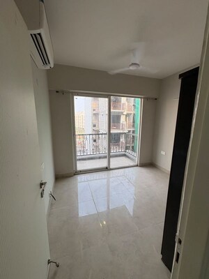 Room in 3 BHK Apartment at Signature Global City 81, Sector 81 – for Rent