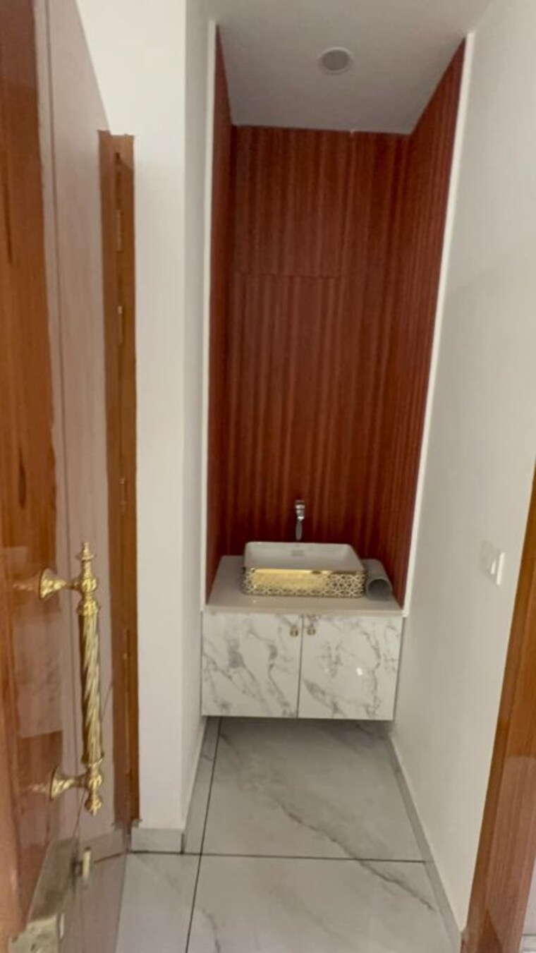 Bathroom, sector 36 3 Bedroom 200 Sq.Yd. Builder Floor In Sector 36 Rohtak 10583835