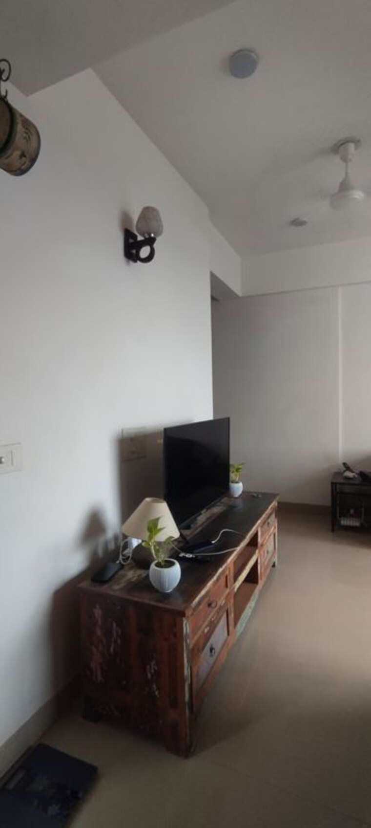 Living Room, ramprastha-city-the-edge-towers 2 Bedroom 1100 Sq.Ft. Apartment In Sector 37d Gurgaon 10583832