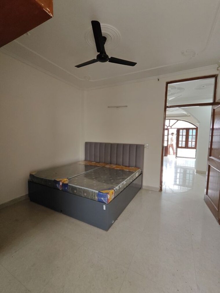 undefined, super-mart-1 2 Bedroom 163 Sq.Yd. Builder Floor In Sector 27 Gurgaon 10583845