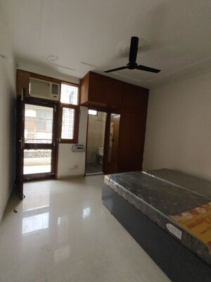 Room in 2 BHK Builder Floor at Super Mart 1, Sector 27 – for Rent
