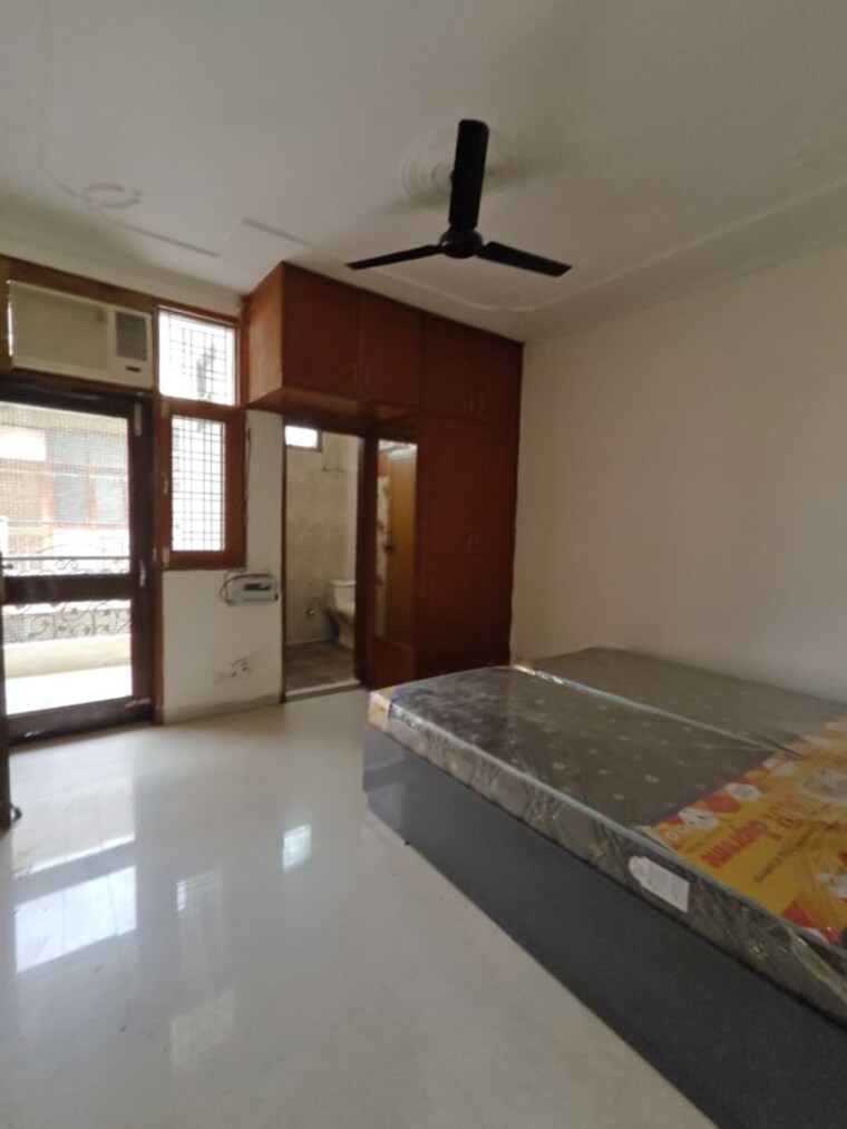 Bedroom, super-mart-1 2 Bedroom 163 Sq.Yd. Builder Floor In Sector 27 Gurgaon 10583845