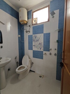 Bathroom in 2 BHK Builder Floor at Super Mart 1, Sector 27 – for Rent
