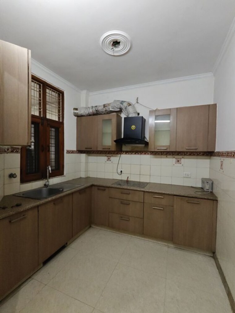 Kitchen, super-mart-1 2 Bedroom 163 Sq.Yd. Builder Floor In Sector 27 Gurgaon 10583845