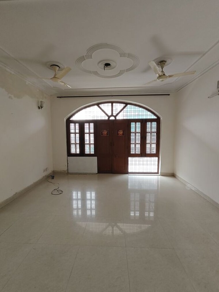 Living Room, super-mart-1 2 Bedroom 163 Sq.Yd. Builder Floor In Sector 27 Gurgaon 10583845