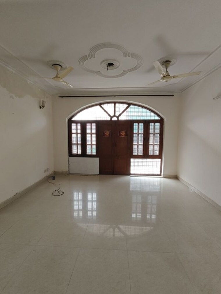 Living Room, super-mart-1 2 Bedroom 163 Sq.Yd. Builder Floor In Sector 27 Gurgaon 10583845