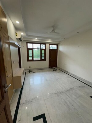 2 BHK Apartment For Rent in Zara Rossa, Sector 112