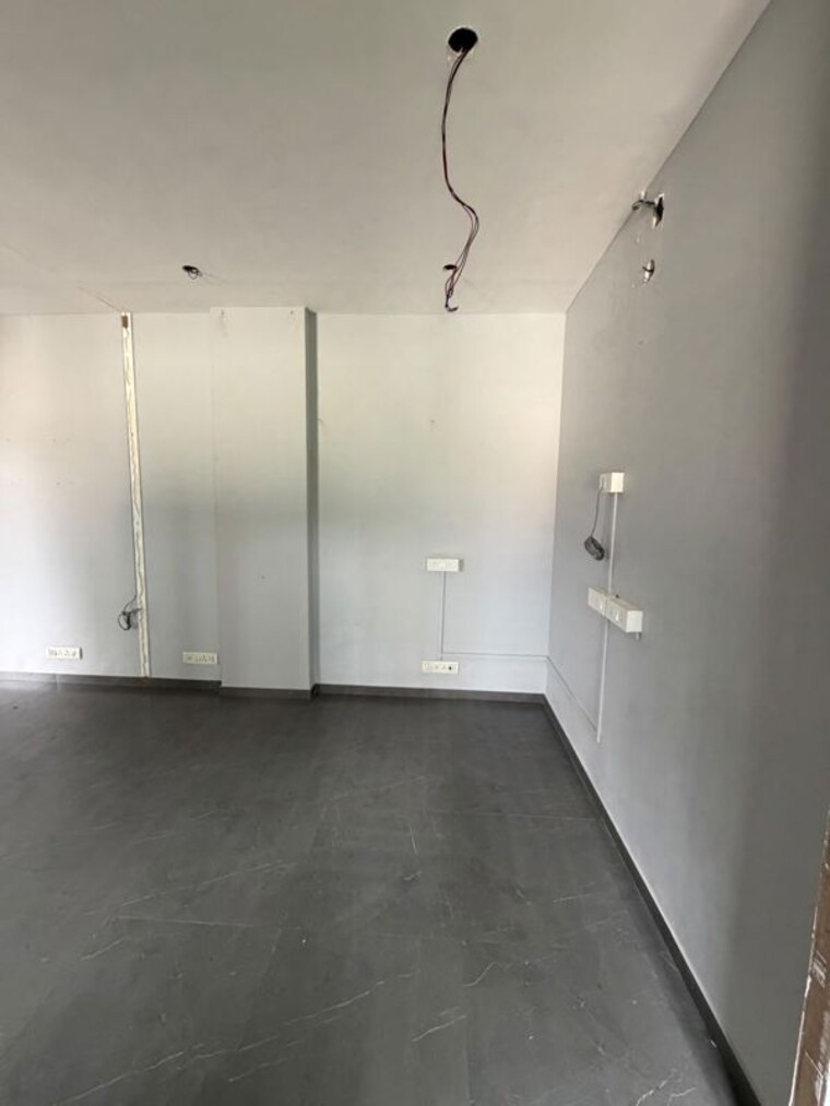 Room, mahavir-industrial-estate Commercial Office Space 300 Sq.Ft. In Malad West Mumbai 10583859