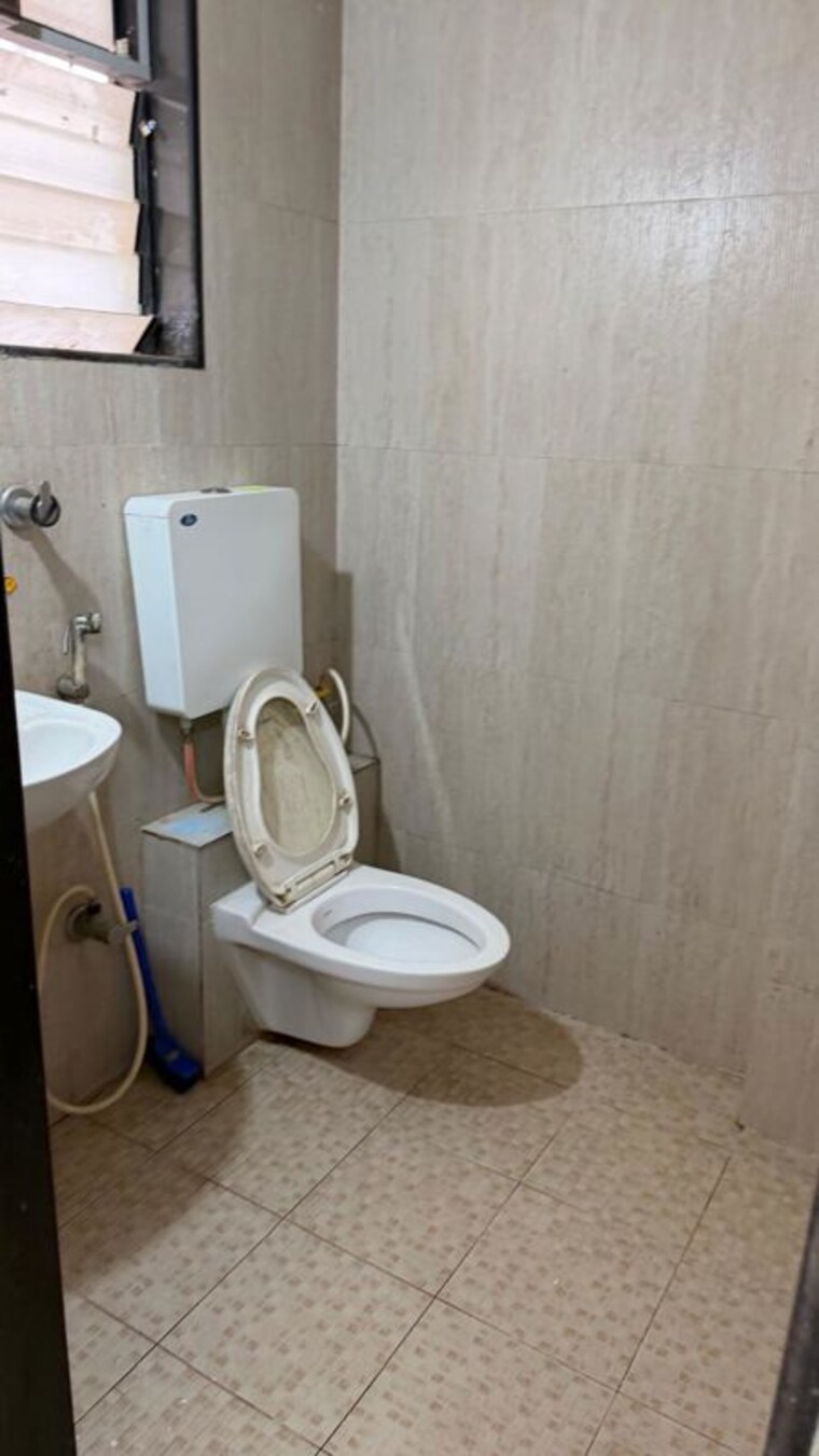 Bathroom, hdil-premier-exotica 3 Bedroom 1000 Sq.Ft. Apartment In Kurla West Mumbai 10583877