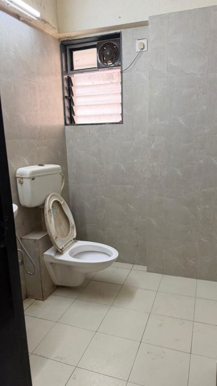 Bathroom, hdil-premier-exotica 3 Bedroom 1000 Sq.Ft. Apartment In Kurla West Mumbai 10583877