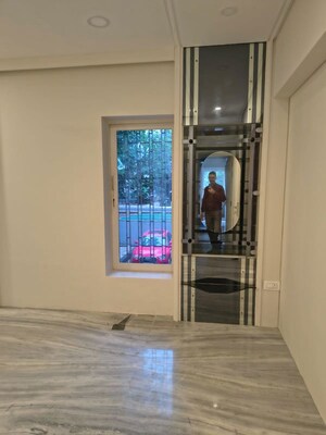 Room in 3 BHK Apartment at Bandra West – for Rent
