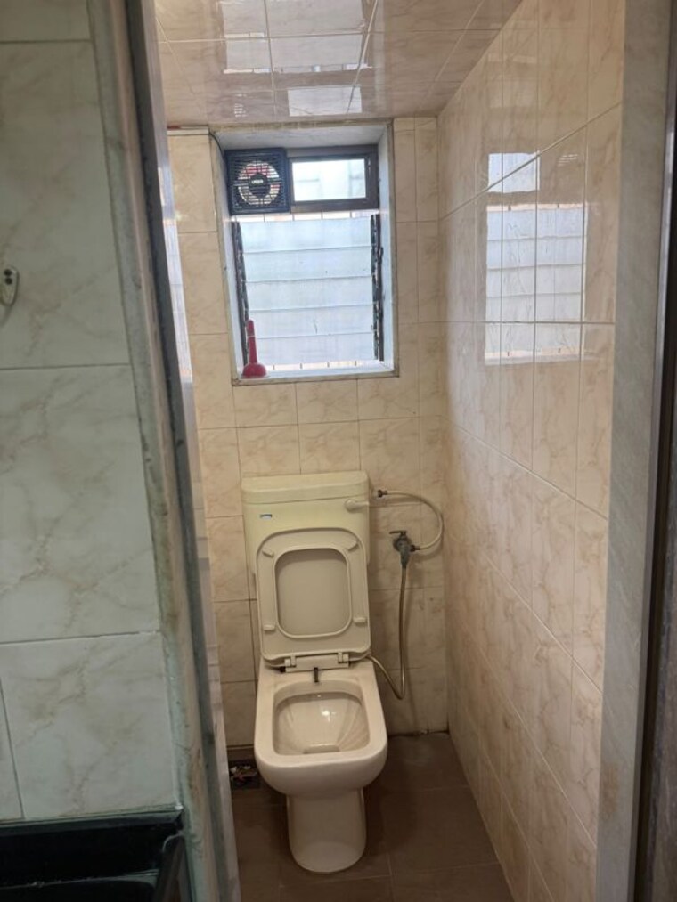 Bathroom, mahim 1 Bedroom 450 Sq.Ft. Apartment In Mahim Mumbai 10583889