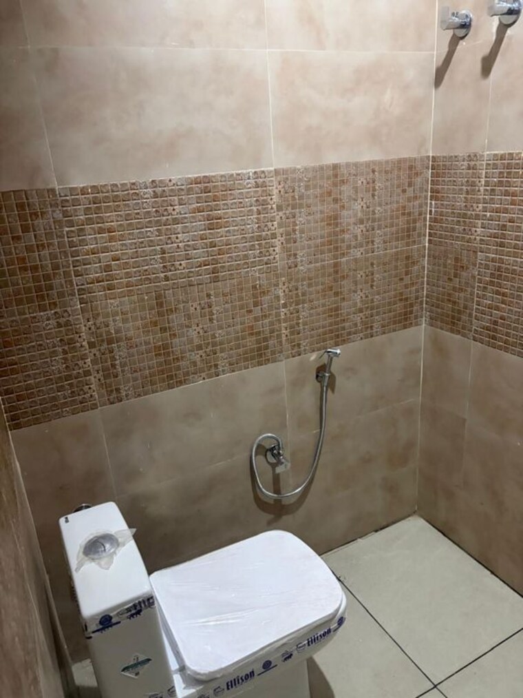 Bathroom, sector 18 1 RK 360 Sq.Ft. Builder Floor In Sector 18 Gurgaon 10583892