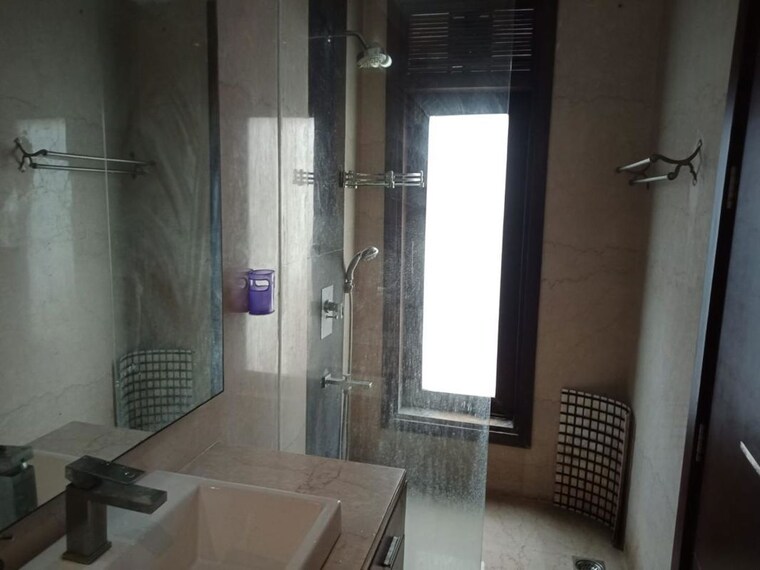 Bathroom, new friends colony 4 Bedroom 508 Sq.Yd. Builder Floor In New Friends Colony Delhi 10583888