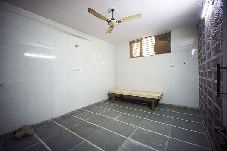 Bathroom, thaltej 3 Bedroom 170 Sq.Yd. Apartment In Thaltej Ahmedabad 10583867