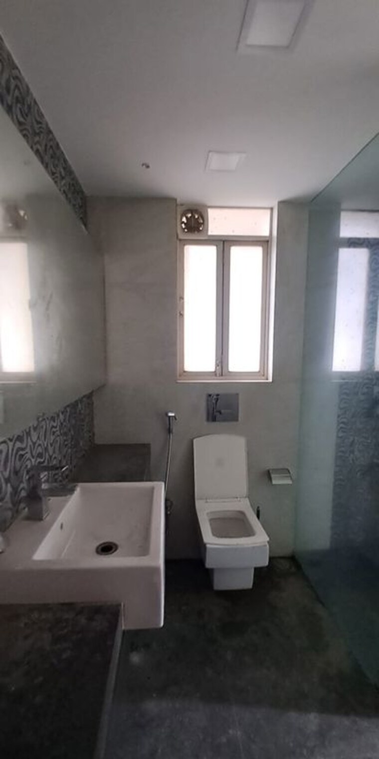 Bathroom, shivaji park 3 Bedroom 1000 Sq.Ft. Apartment In Shivaji Park Mumbai 10583907