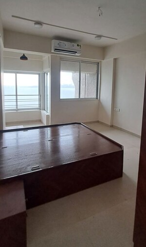 Room in 3 BHK Apartment at Shivaji Park – for Rent