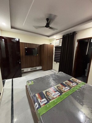 Bedroom in 1 BHK Builder Floor at Sector 48 – for Rent