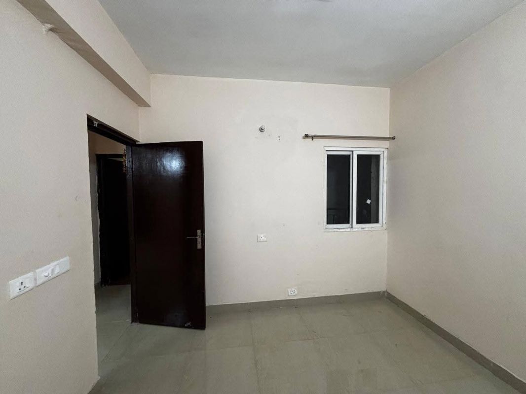 2 BHK + Store Room 950 Sq.Ft. Apartment in Nirala Greenshire