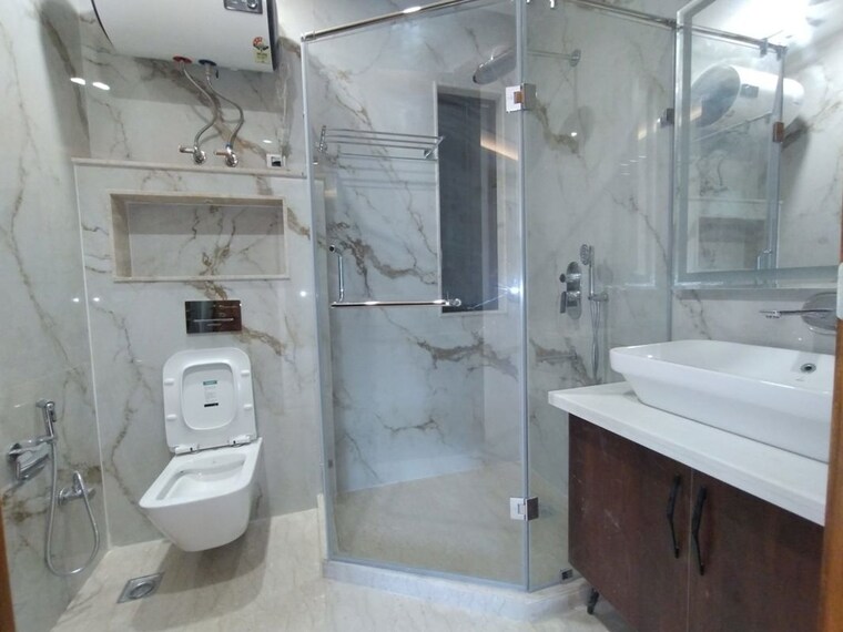 Bathroom, greater kailash 3 Bedroom 1600 Sq.Ft. Builder Floor In Greater Kailash Delhi 10583977