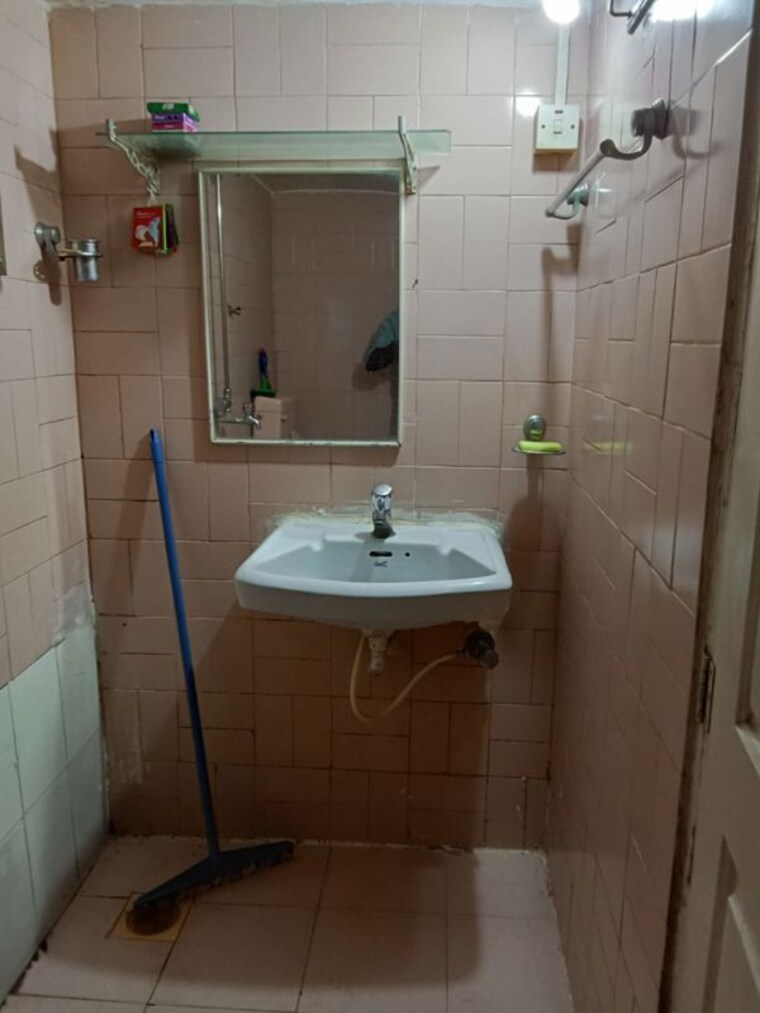 Bathroom, planet-powai-chs 2 Bedroom 893 Sq.Ft. Apartment In Powai Mumbai 10583987