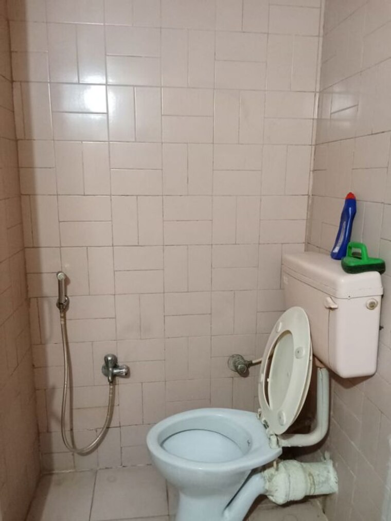 Bathroom, planet-powai-chs 2 Bedroom 893 Sq.Ft. Apartment In Powai Mumbai 10583987