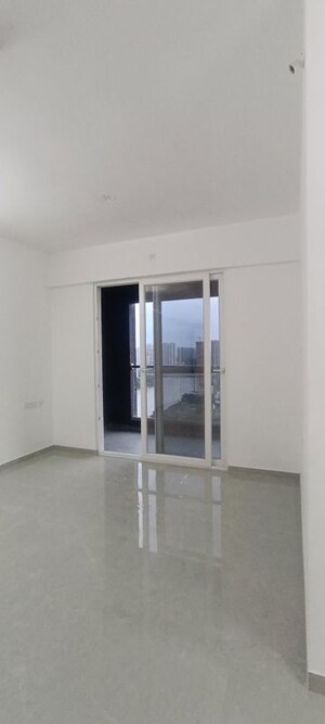 Room in 2 BHK Apartment at Zen Elite, Kharadi – for Rent
