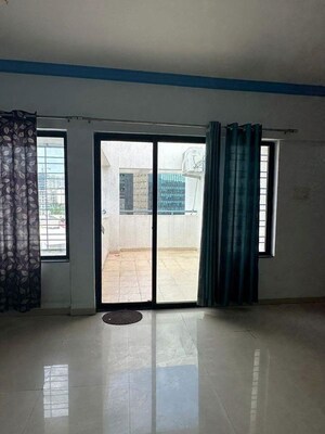 Room in 3 BHK Apartment at Gera Emerald City, Kharadi – for Rent