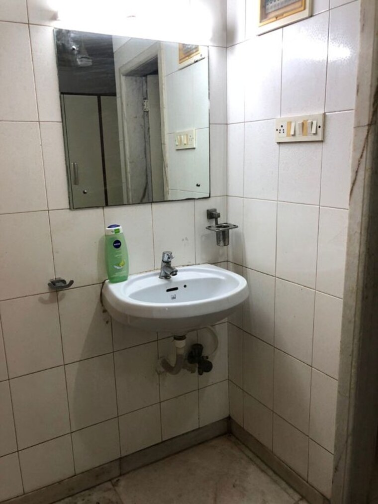 Bathroom, lok-darshan 2 Bedroom 800 Sq.Ft. Apartment In Andheri East Mumbai 10584279