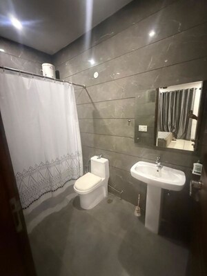Team Area in 4 BHK Builder Floor at Sector 44 – for Rent