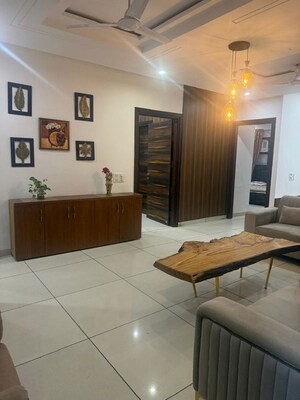 Living Room in 4 BHK Builder Floor at Sector 44 – for Rent