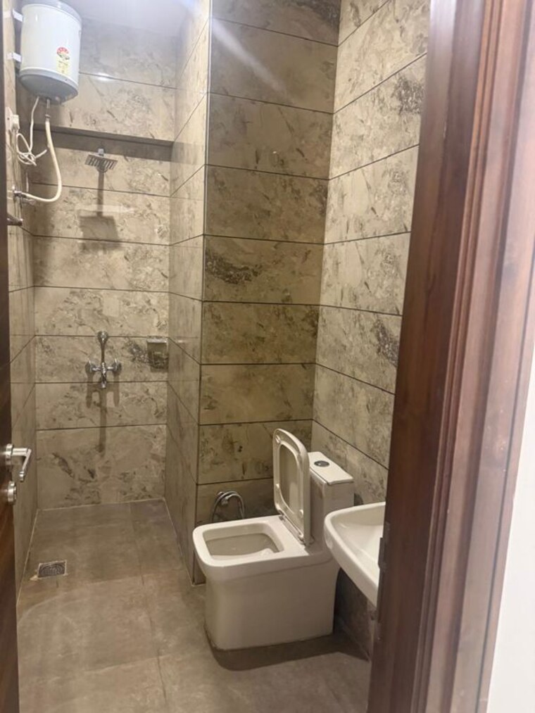Bathroom, sector 44 4 Bedroom 1800 Sq.Ft. Builder Floor In Sector 44 Chandigarh 10584281