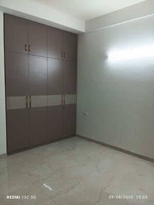 Room in 2.5 BHK Apartment at Smart World Orchard, Sector 61 – for Sale