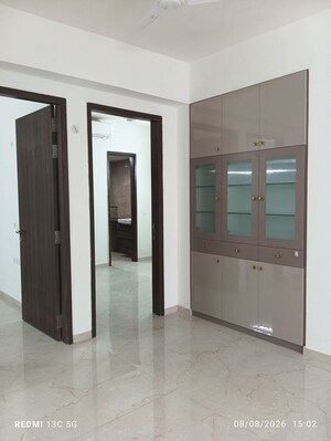 Room in 2.5 BHK Apartment at Smart World Orchard, Sector 61 – for Sale