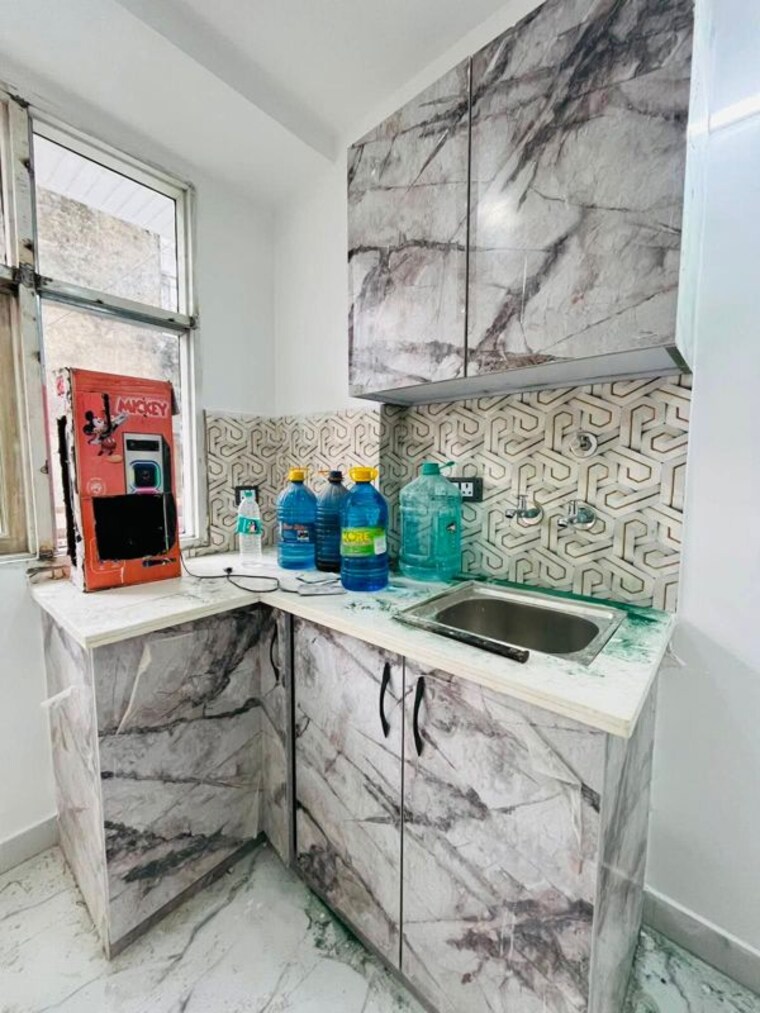 Kitchen, freedom fighters enclave 1 RK 350 Sq.Ft. Apartment In Freedom Fighters Enclave Delhi 10584313