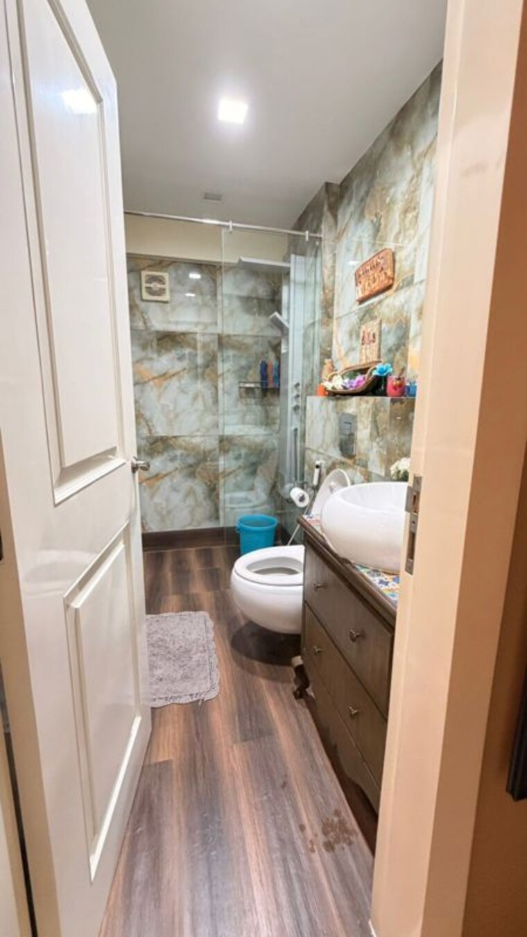 Washroom, wadhwa-imperial-heights 6 Bedroom 3500 Sq.Ft. Apartment In Goregaon West Mumbai 10584294