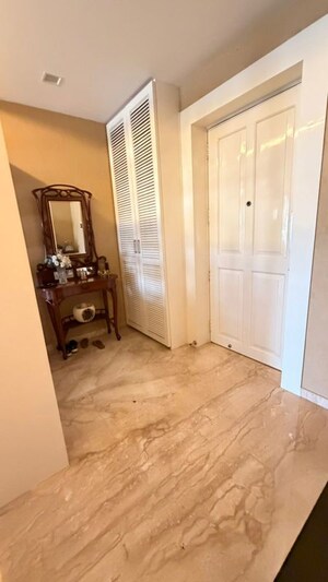 Room in 6 BHK Apartment at Wadhwa Imperial Heights, Goregaon West – for Sale