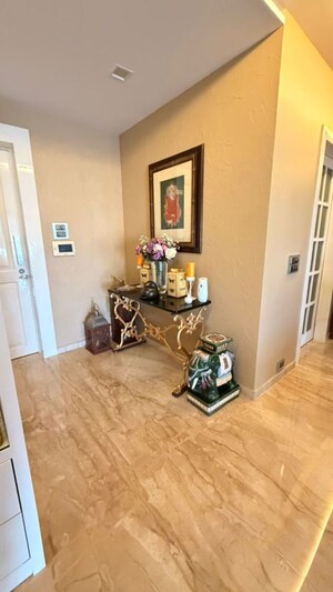 6 BHK Apartment – Entrance View at Wadhwa Imperial Heights, Goregaon West - for Sale