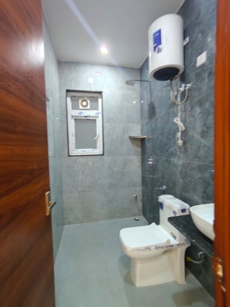 Bathroom, sector 38 2 Bedroom 1800 Sq.Ft. Builder Floor In Sector 38 Gurgaon 10584331
