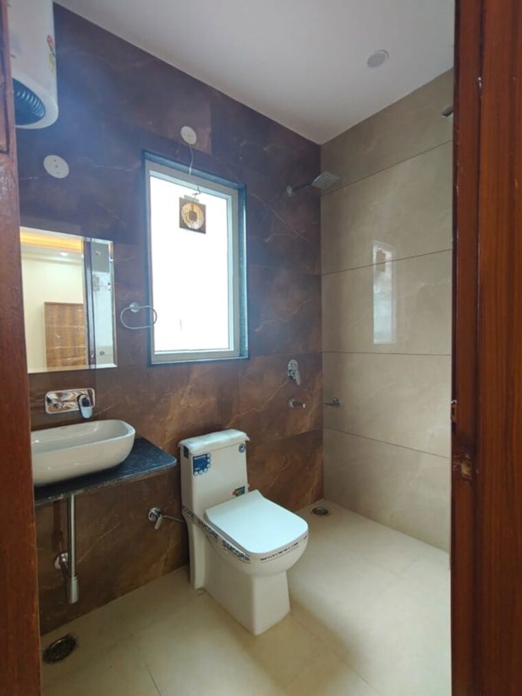 Bathroom, sector 38 2 Bedroom 1800 Sq.Ft. Builder Floor In Sector 38 Gurgaon 10584331