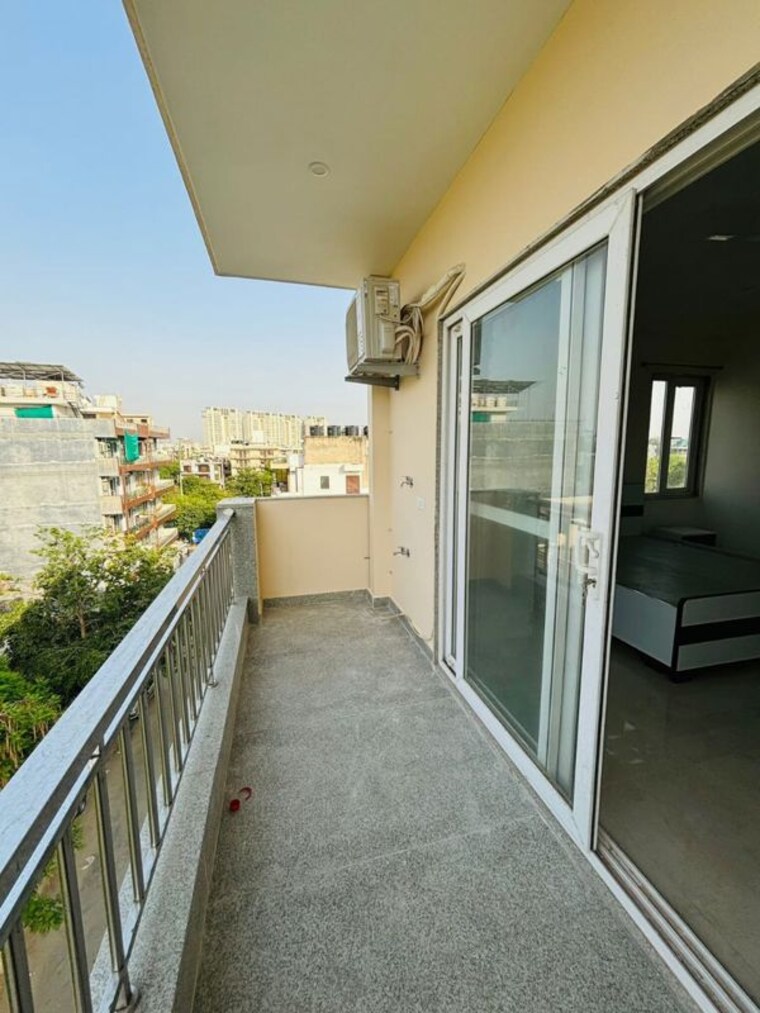 Balcony, sector 40 1 Bedroom 750 Sq.Ft. Builder Floor In Sector 40 Gurgaon 10584341