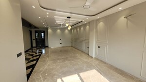 Parking in 3 BHK Builder Floor at Sushant Lok I – for Rent