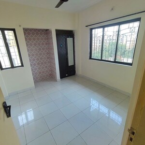 Room in 3 BHK Apartment at Green Acres II CHS Ltd, Ghodbunder Road – for Rent