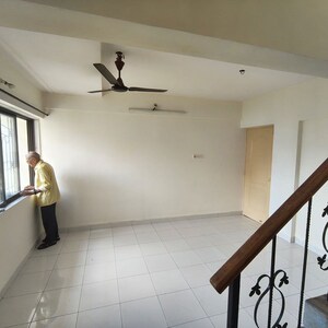 Room in 3 BHK Apartment at Green Acres II CHS Ltd, Ghodbunder Road – for Rent