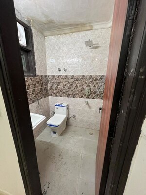 Bathroom in 1 BHK Builder Floor at Maidan Garhi – for Rent