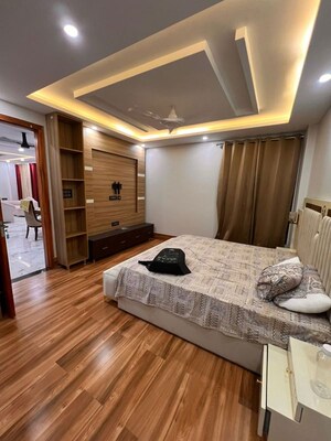 Room in 4 BHK Builder Floor at Sector 38 – for Rent