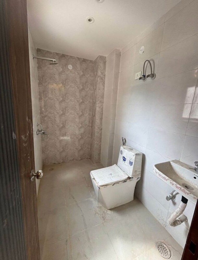 Bathroom, chattarpur 2 Bedroom 750 Sq.Ft. Builder Floor In Chattarpur Delhi 10584411