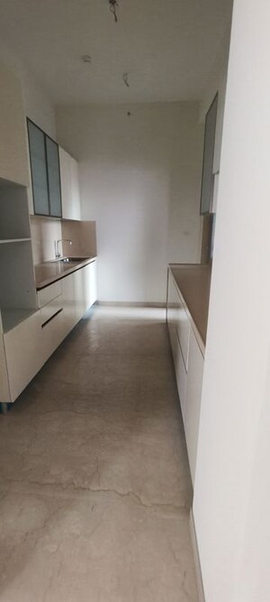 Room in 4 BHK Apartment at Piramal Mahalaxmi, Mahalaxmi – for Rent