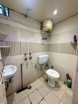 Bathroom in 1 BHK Builder Floor at Malviya Nagar – for Rent